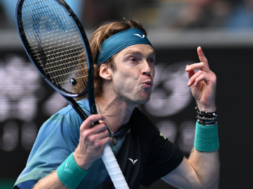 战略调整与 战略调整与